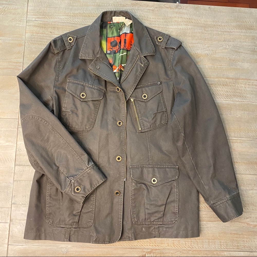 Men’s utility jacket.